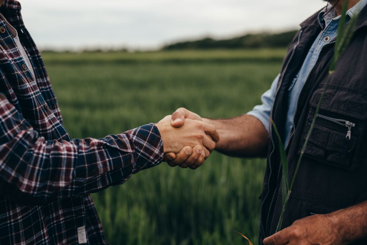 Close-up of a handshake between a Minneapolis homeowner and a roofing contractor